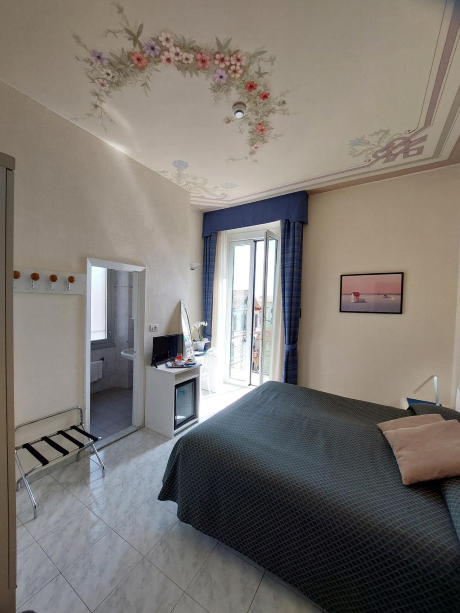 Hotel Stella Рапалло Экстерьер фото